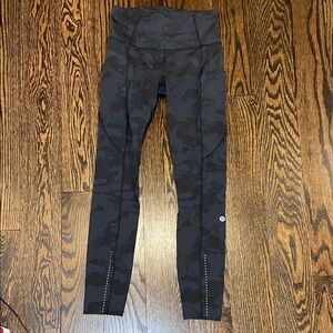 lululemon Women’s Black Camo Phone Pocket Leggings Size 4 hits at ankle